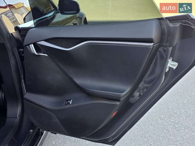 Лифтбек Tesla Model S 2018 в Тернополе