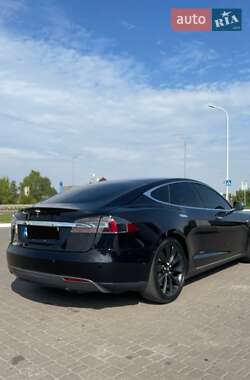 Лифтбек Tesla Model S 2015 в 