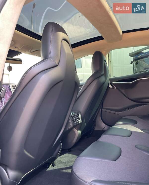 Лифтбек Tesla Model S 2015 в Ровно