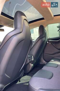 Лифтбек Tesla Model S 2015 в 