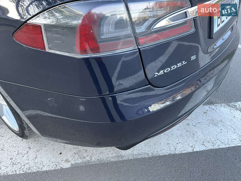 Ліфтбек Tesla Model S 2013 в Києві