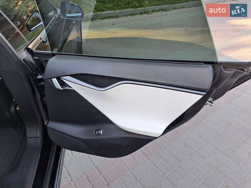 Лифтбек Tesla Model S 2020 в Тернополе