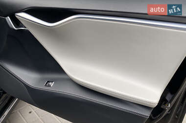 Ліфтбек Tesla Model S 2013 в 