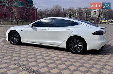 Лифтбек Tesla Model S 2017 в 