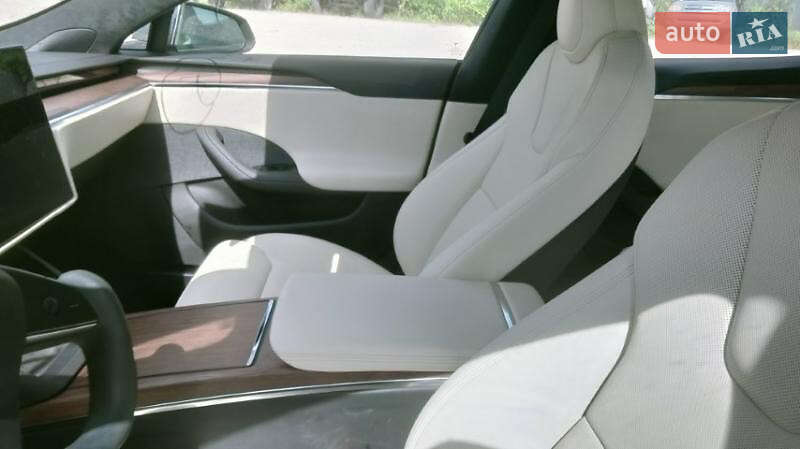 Лифтбек Tesla Model S 2021 в Ивано-Франковске