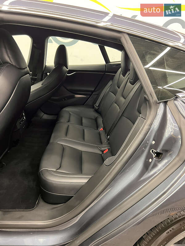 Ліфтбек Tesla Model S 2020 в Івано-Франківську