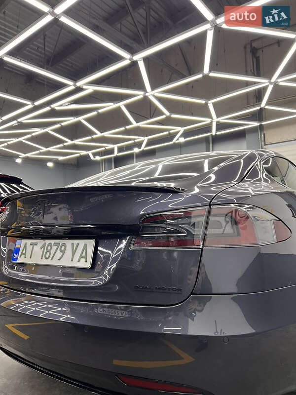 Ліфтбек Tesla Model S 2020 в Івано-Франківську