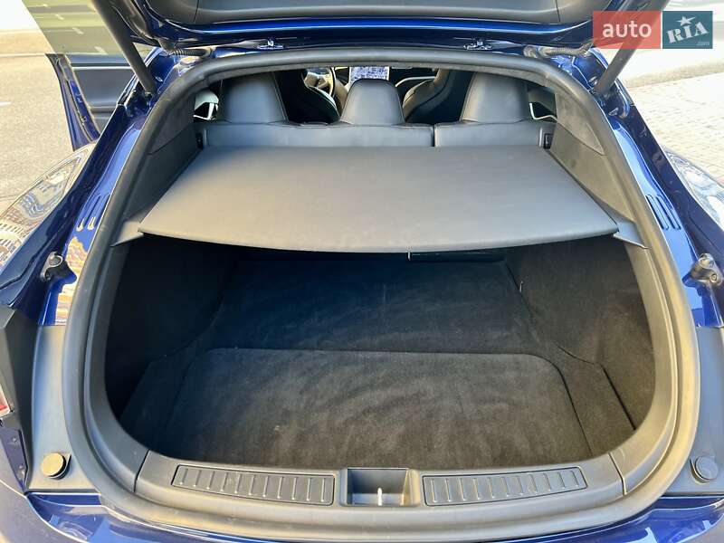 Лифтбек Tesla Model S 2017 в Киеве