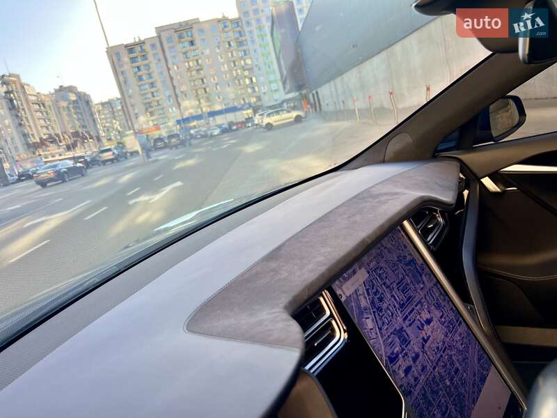 Лифтбек Tesla Model S 2017 в Киеве