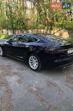 Лифтбек Tesla Model S 2015 в 