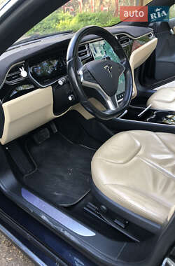 Лифтбек Tesla Model S 2015 в 
