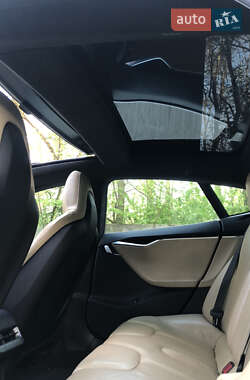 Лифтбек Tesla Model S 2015 в 