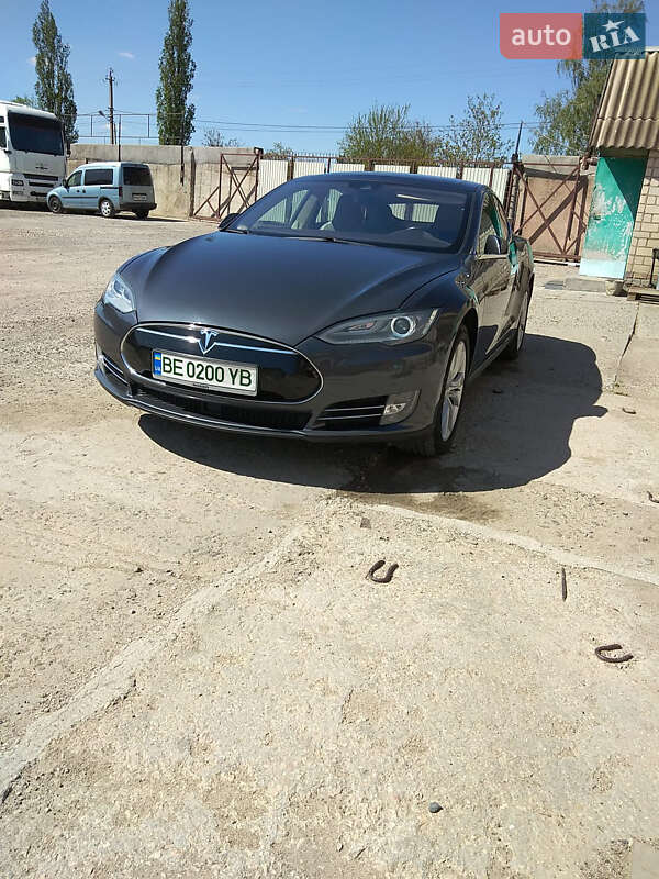 Лифтбек Tesla Model S 2016 в Николаеве