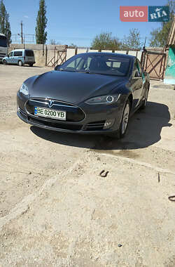 Лифтбек Tesla Model S 2016 в 