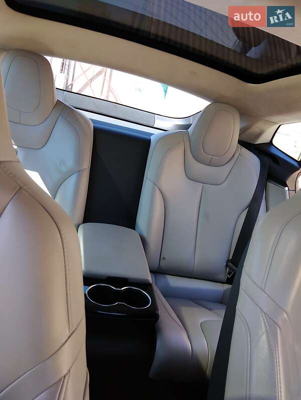 Лифтбек Tesla Model S 2016 в Николаеве