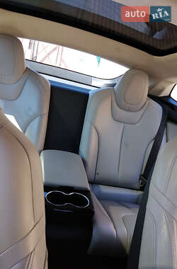 Лифтбек Tesla Model S 2016 в 