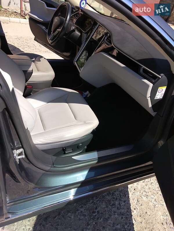 Лифтбек Tesla Model S 2016 в Николаеве