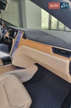 Лифтбек Tesla Model S 2015 в 