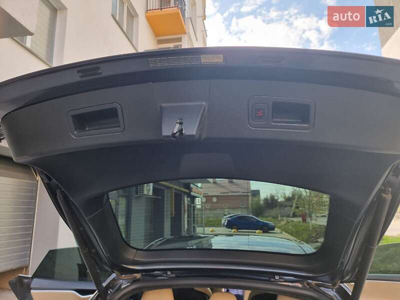 Лифтбек Tesla Model S 2015 в Виннице