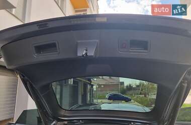 Лифтбек Tesla Model S 2015 в 