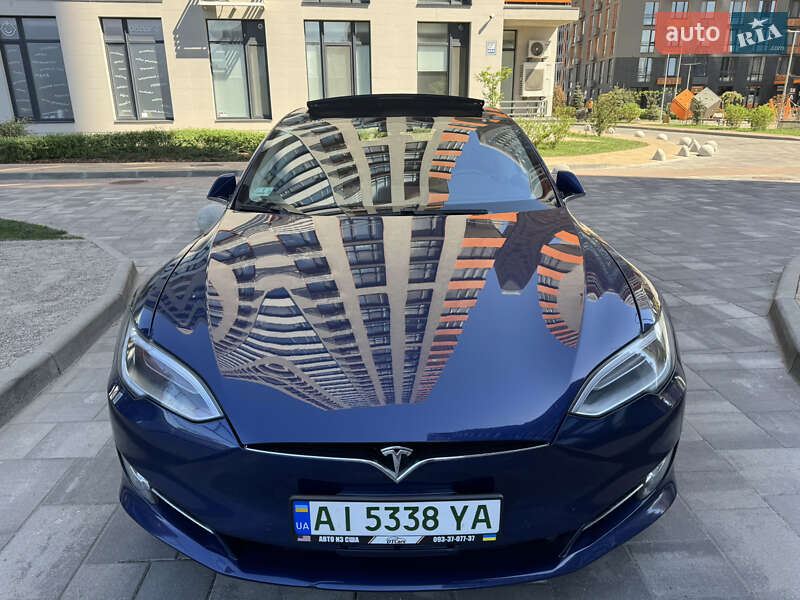 Лифтбек Tesla Model S 2016 в Киеве
