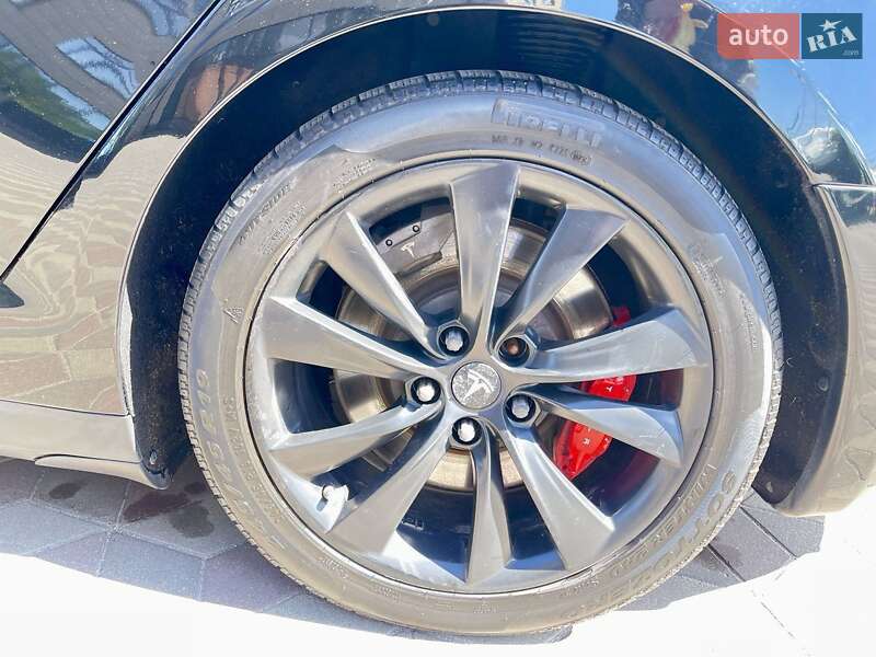 Лифтбек Tesla Model S 2015 в Броварах