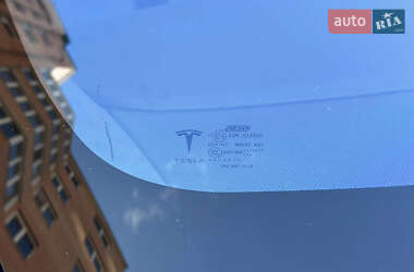 Лифтбек Tesla Model S 2017 в 