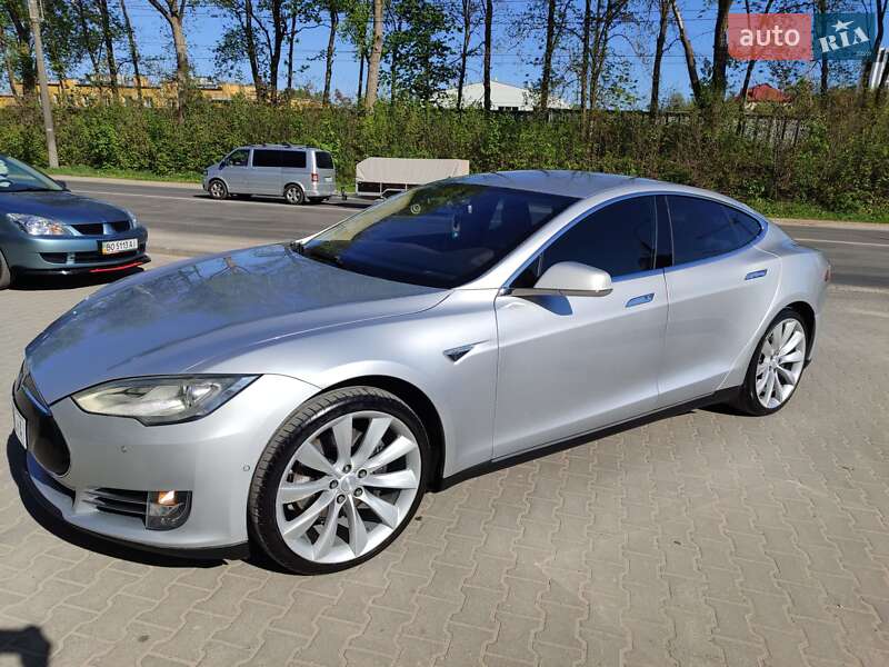 Лифтбек Tesla Model S 2014 в 