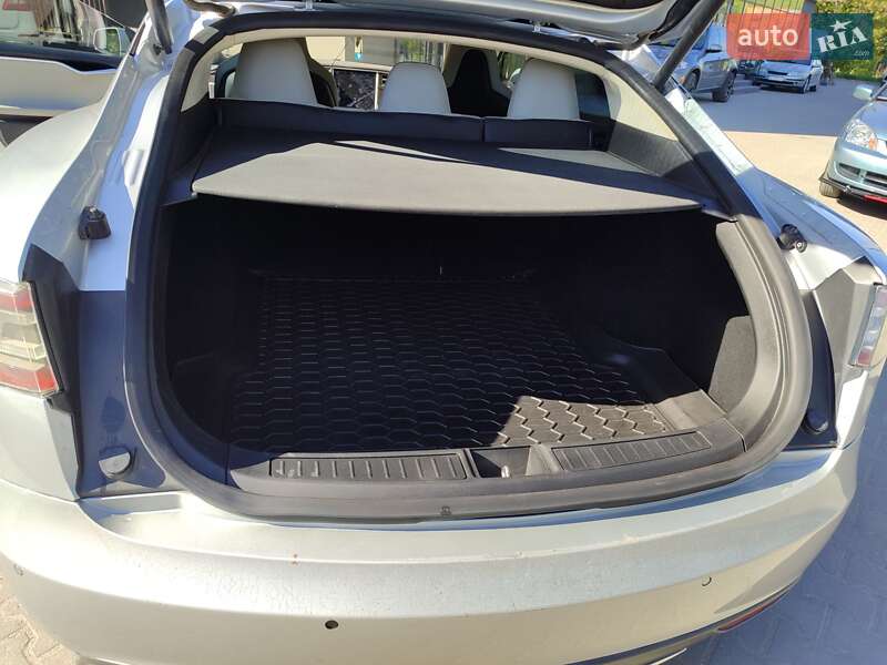 Лифтбек Tesla Model S 2014 в Тернополе