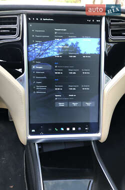 Лифтбек Tesla Model S 2015 в 