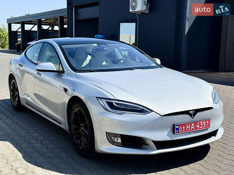 Ліфтбек Tesla Model S 2018 в 