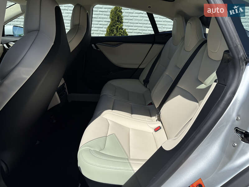 Ліфтбек Tesla Model S 2018 в Дніпрі