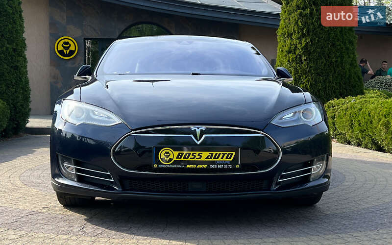 Лифтбек Tesla Model S 2015 в Львове