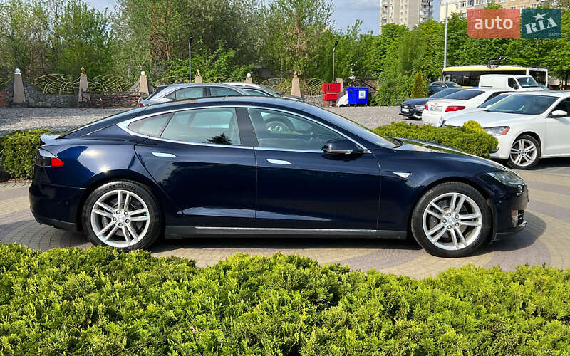 Лифтбек Tesla Model S 2015 в Львове