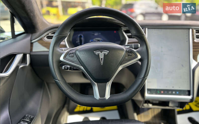 Лифтбек Tesla Model S 2015 в Львове