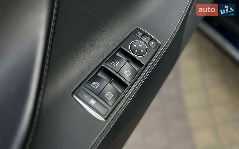 Лифтбек Tesla Model S 2015 в Львове