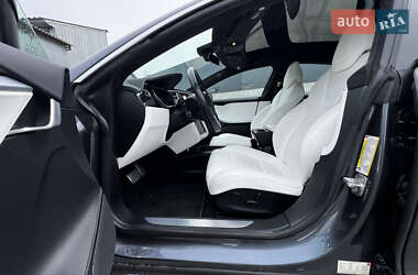 Лифтбек Tesla Model S 2017 в 