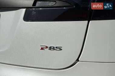 Лифтбек Tesla Model S 2013 в 