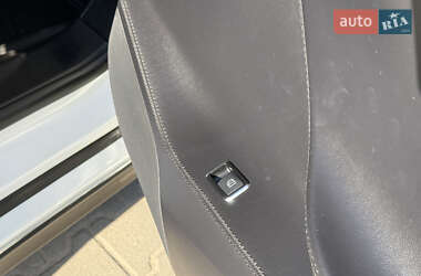 Лифтбек Tesla Model S 2013 в 