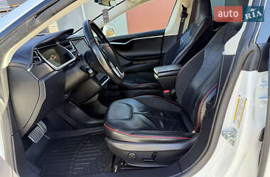 Лифтбек Tesla Model S 2013 в 