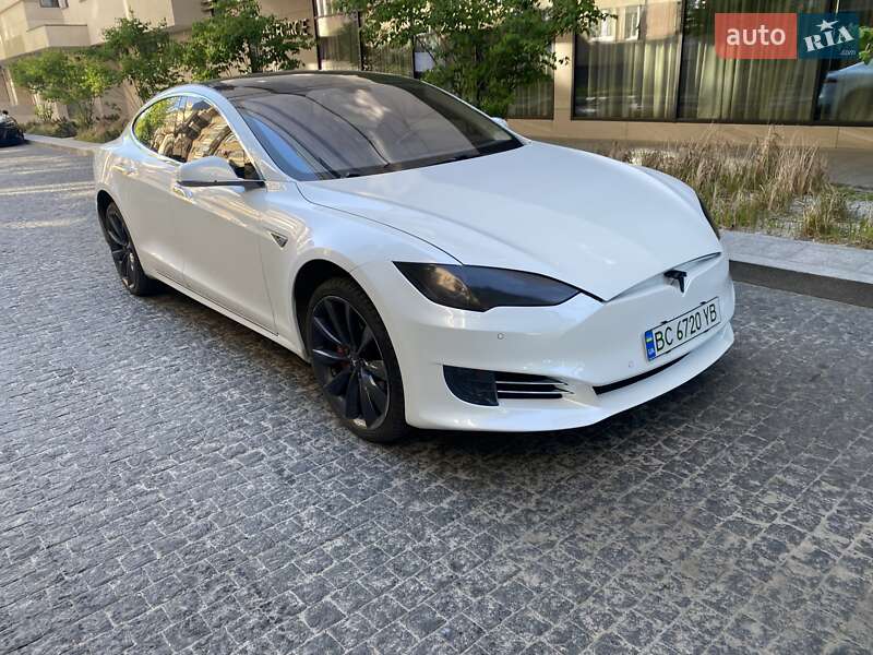 Tesla Model S 2014