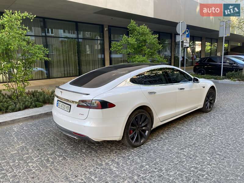 Ліфтбек Tesla Model S 2014 в Львові