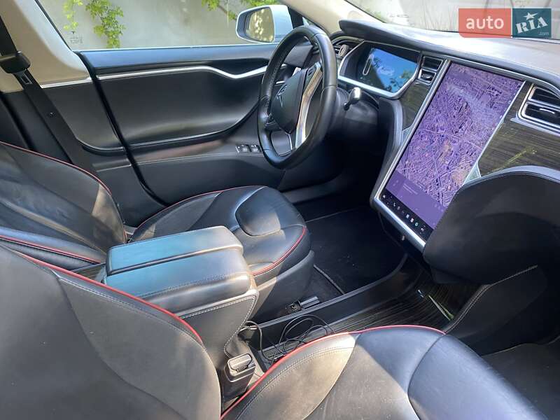 Ліфтбек Tesla Model S 2014 в Львові