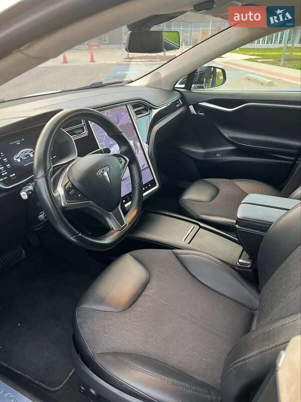 Лифтбек Tesla Model S 2016 в Киеве