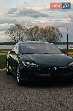 Лифтбек Tesla Model S 2016 в 