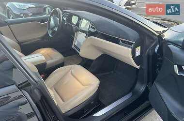 Лифтбек Tesla Model S 2015 в 