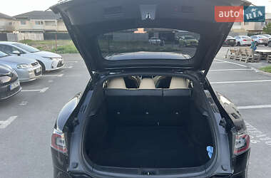 Лифтбек Tesla Model S 2015 в 