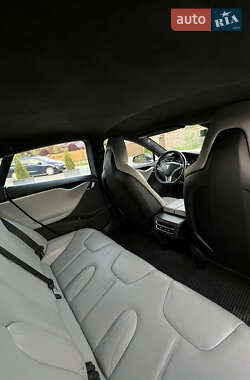 Лифтбек Tesla Model S 2015 в 