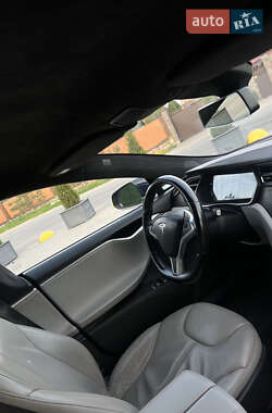 Лифтбек Tesla Model S 2015 в 