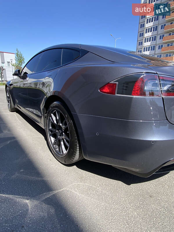 Лифтбек Tesla Model S 2022 в Днепре